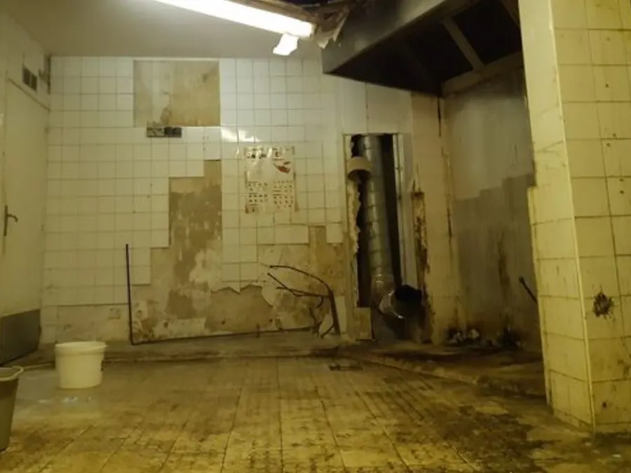 Rénovation complète de la cuisine d'un restaurant à Vincennes — avant travaux